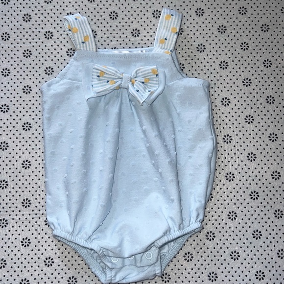 🛍 CUTE LITTLE GIRLS OUTFIT SIZE 0-3 MONTHS 🛍 - Picture 1 of 4